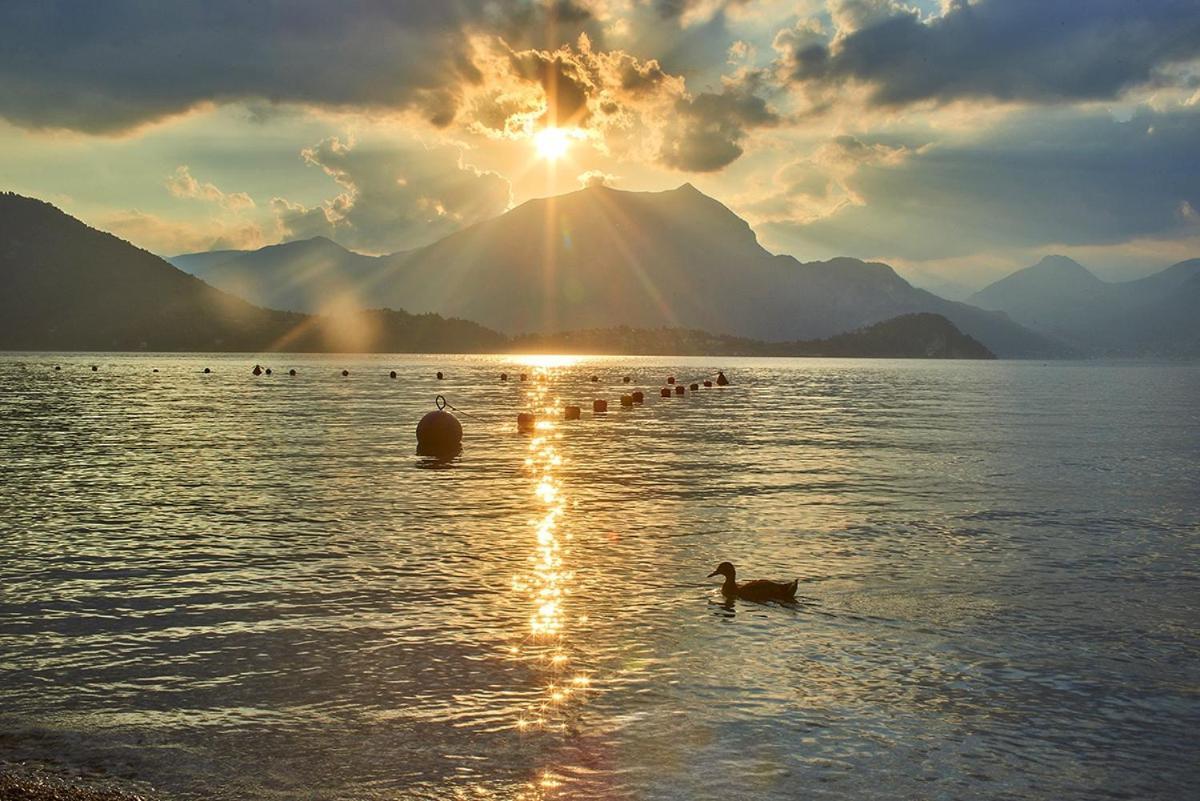 Window On The Lake ヴァレンナ エクステリア 写真